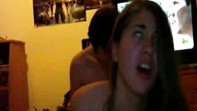 Une mulâtre sexy a fait lécher tu kif film porno la chatte de son esclave blanche