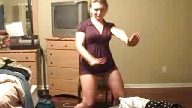 Jolie fille porte de la lingerie film porno x 2019 noire ignorant le tournage