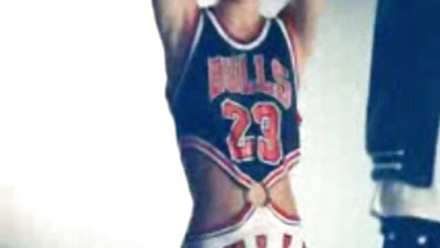 Des pervers soumis lèchent les aisselles film porno en streaming francais de copines excitées