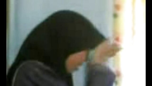 Fille de 18 un film porno gratuit ans doigte son trou de manière ludique