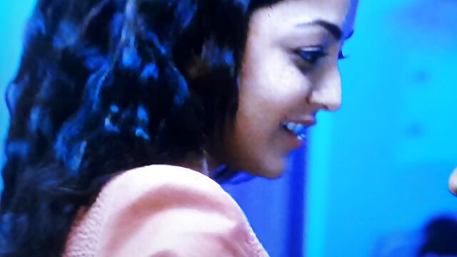 Bronzé se masturbe avec phallus et concombre video x porno free