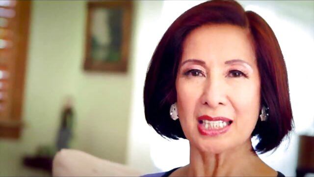 Au lieu du film porno gratuit avec histoire yoga, il a proposé une séance photo et du sexe